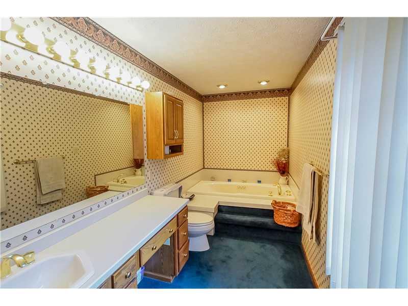 218 Bennington Road Hopwood, PA 15445 - Photo 17 of 25 Master Bath/Spa.