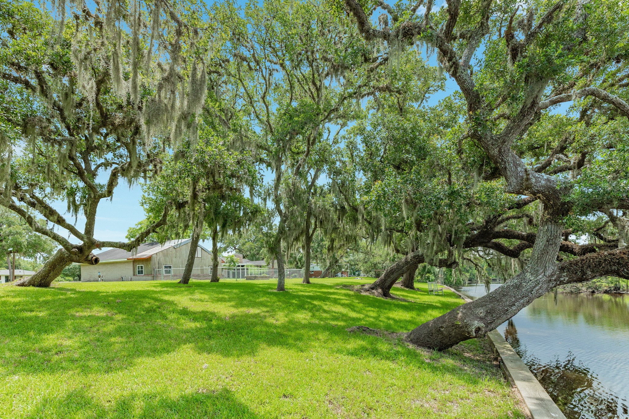 511 Edgewater Street Clute, TX 77531 - Photo 41 of 43