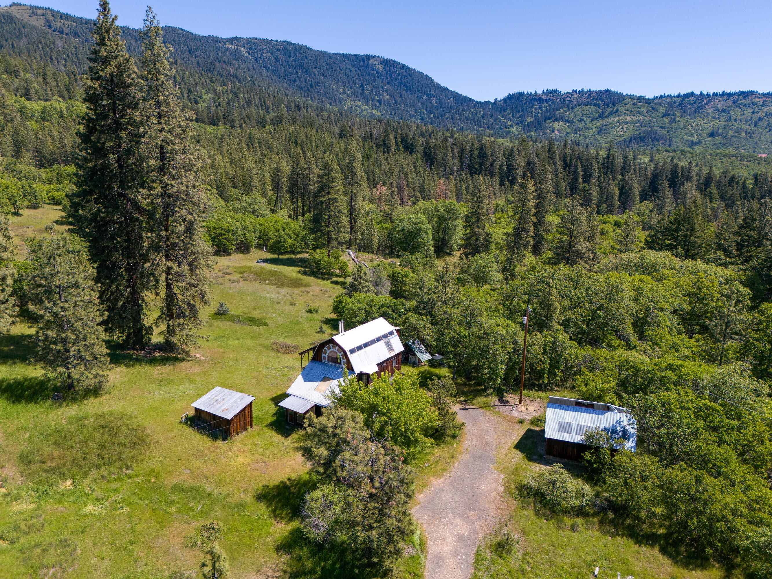 1720 Colestin Road Ashland, OR 97520 - Photo 35 of 52 16