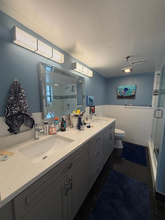 9170 Southwest 14th Street, Unit 4409 Boca Raton, FL 33428 - Photo 15 of 26 a spacious bathroom with a double vanity sink and a mirror