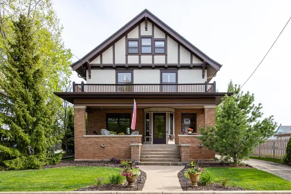 $585,000 | 823 Washington Avenue, Oshkosh, WI 54901