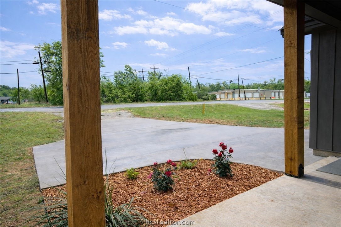 309 Wheelock Street Franklin, TX 77856 - Photo 15 of 15 a view of a outdoor space