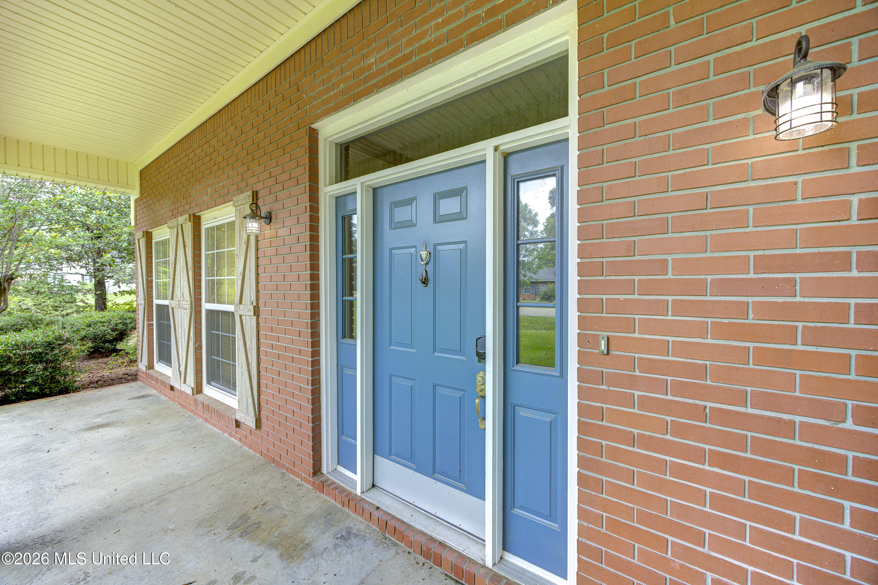 6003 Queens Point Vicksburg, MS 39180 - Photo 5 of 47 Front Porch