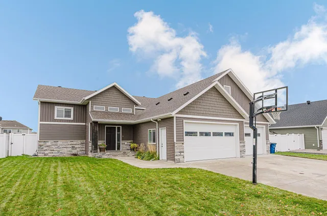 $514,500 | 1809 42nd Street South, Moorhead, MN 56560