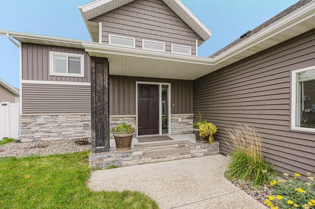 $514,500 | 1809 42nd Street South, Moorhead, MN 56560