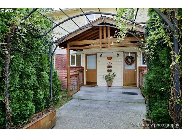 152 Ridgeway Road Lake Oswego, OR 97034 - Photo 1 of 16 Gallery Image 1