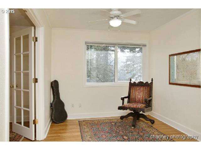 152 Ridgeway Road Lake Oswego, OR 97034 - Photo 11 of 16 Den/Office