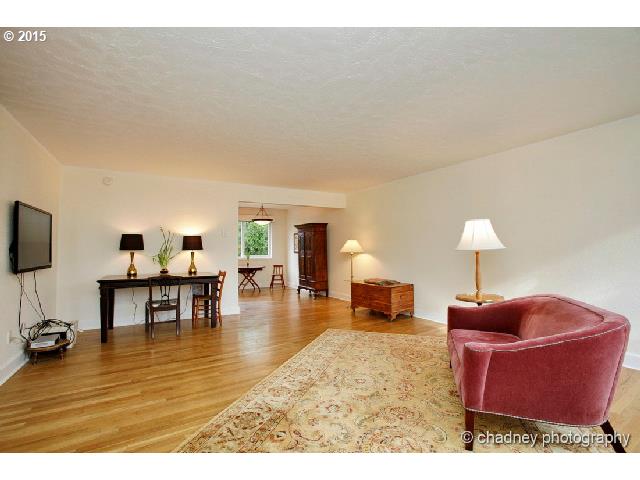 152 Ridgeway Road Lake Oswego, OR 97034 - Photo 4 of 16 Living Room