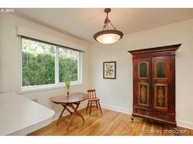 152 Ridgeway Road Lake Oswego, OR 97034 - Photo 7 of 16 Dining Area