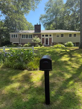 $585,000 | 10 South Ledge Rock Road, East Lyme, CT 06357