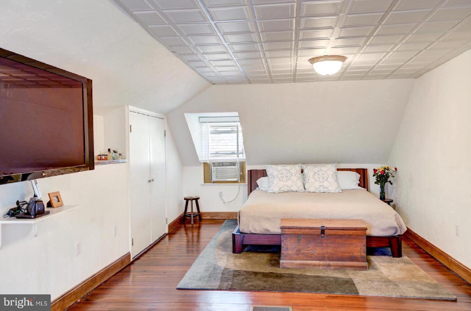 105-107 Franklin Road Glassboro, NJ 08028 - Photo 20 of 33 a bedroom with a bed and a flat screen tv