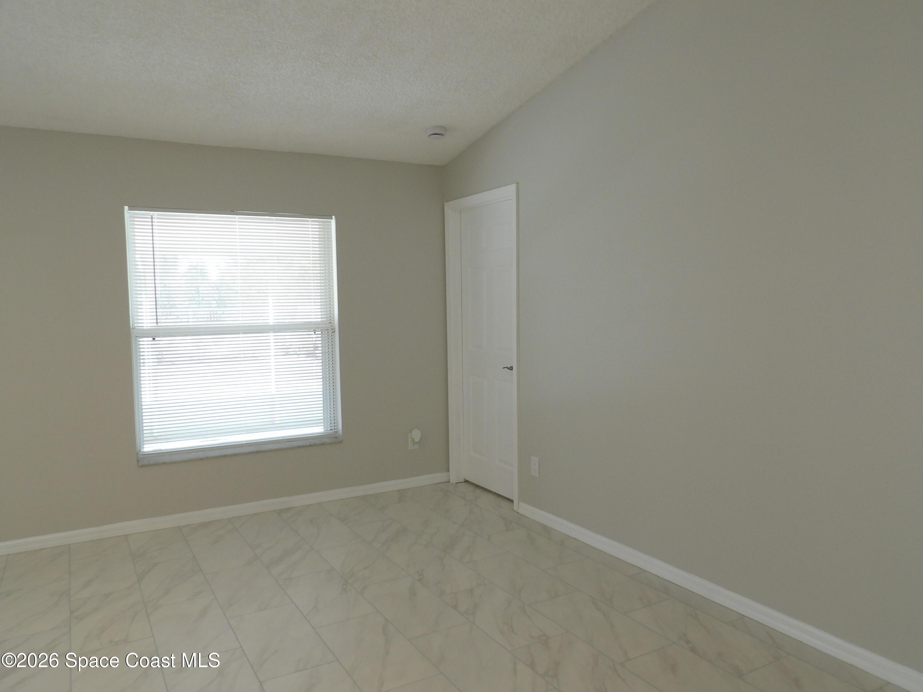 542 Octavius Road Southwest Palm Bay, FL 32908 - Photo 13 of 33 an empty room with a window