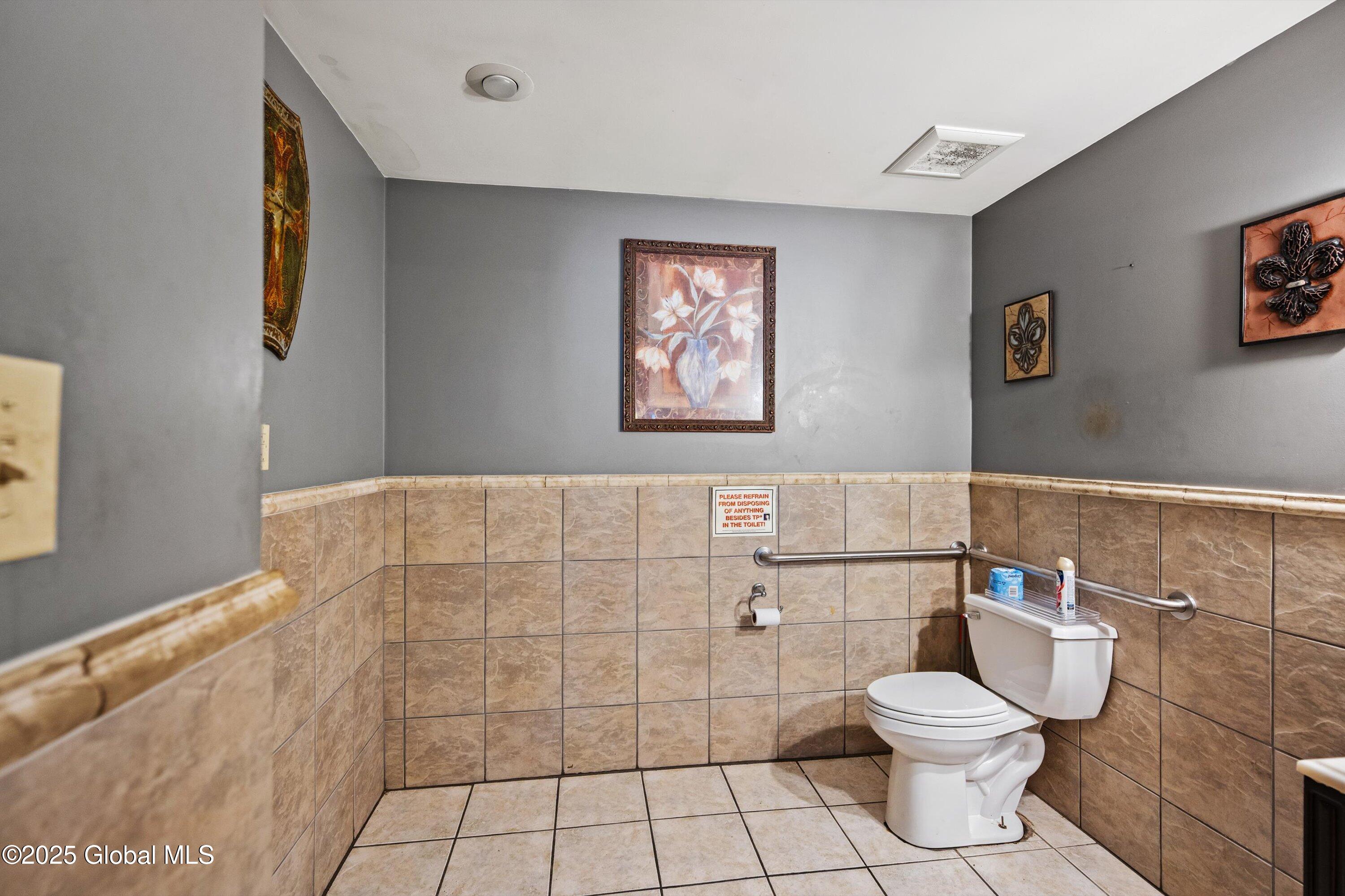 7756 Highway 5 Clinton, NY 13323 - Photo 12 of 39 Restaurant - bathroom