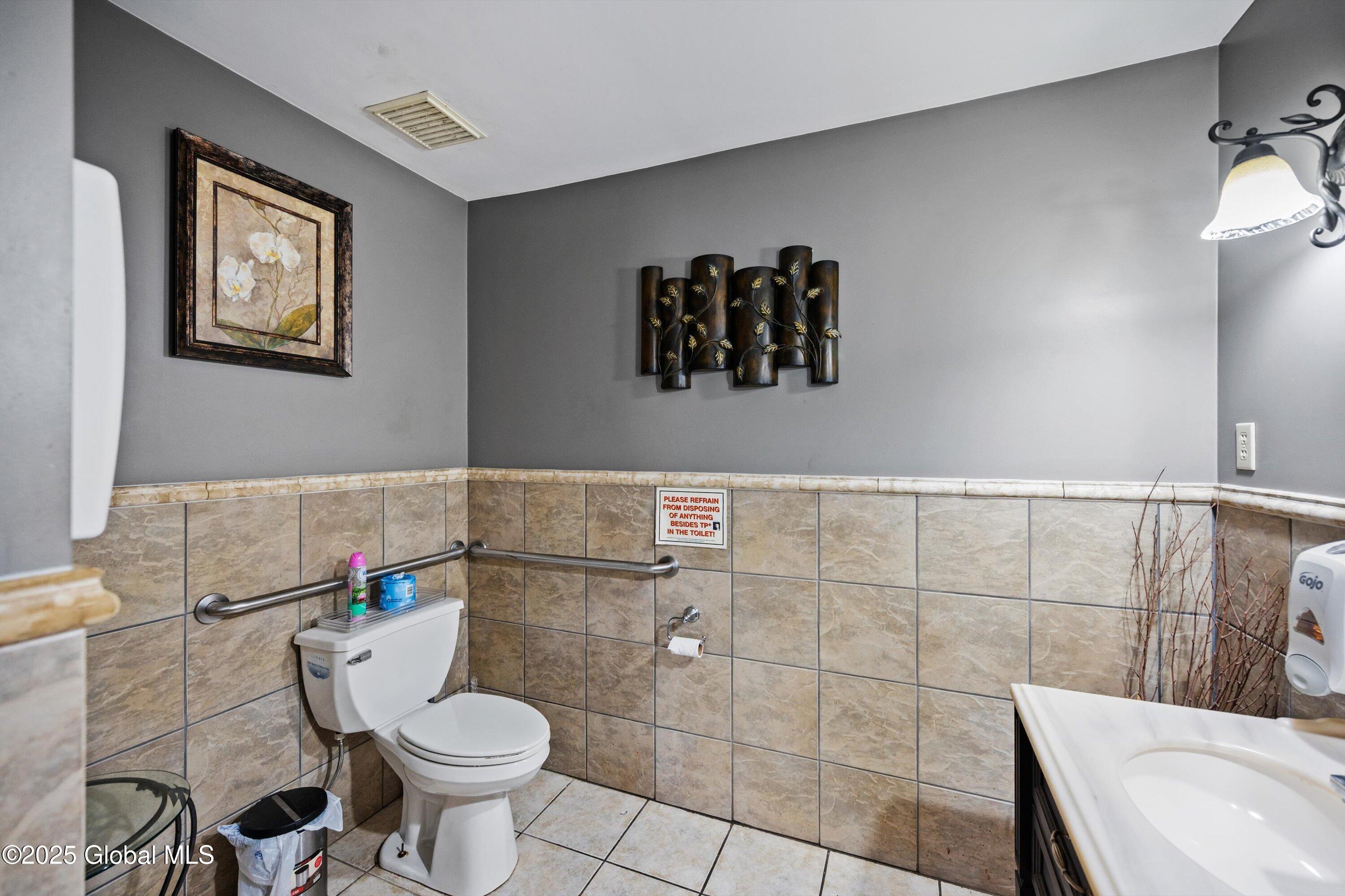 7756 Highway 5 Clinton, NY 13323 - Photo 14 of 39 Restaurant - bathroom