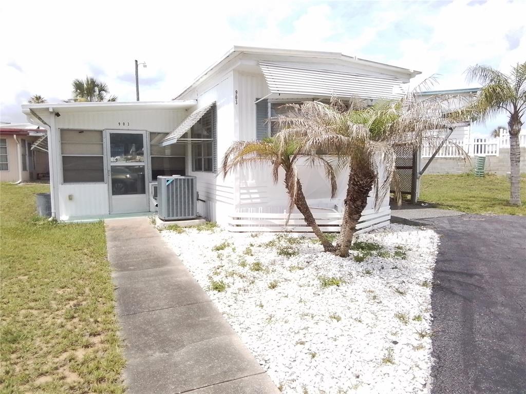 903 Mark Road Leesburg, FL 34748 - Photo 2 of 20