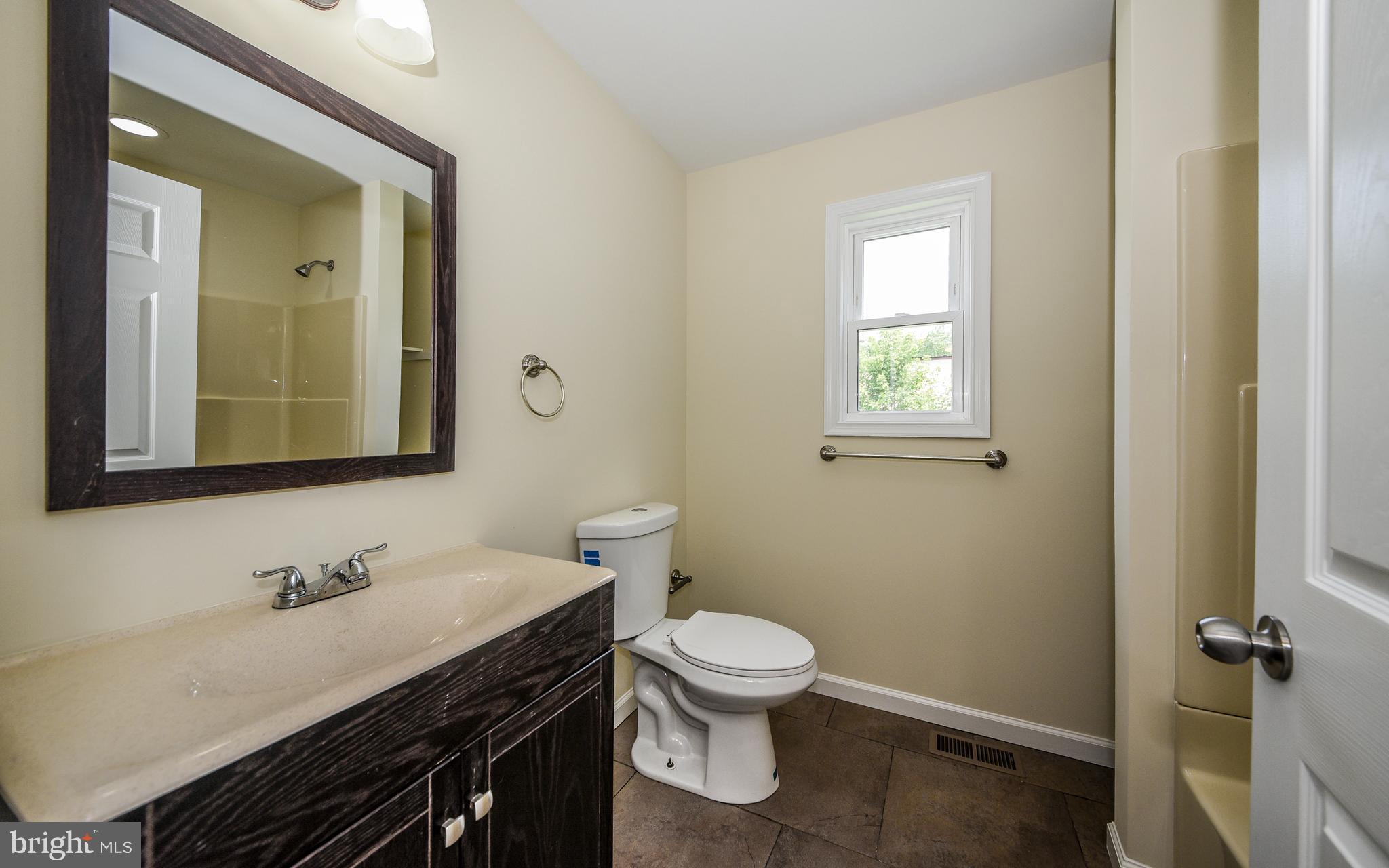 617 Princess Avenue Croydon, PA 19021 - Photo 3 of 31 Gallery Image 3