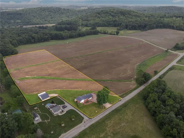 a view of a tennis court
