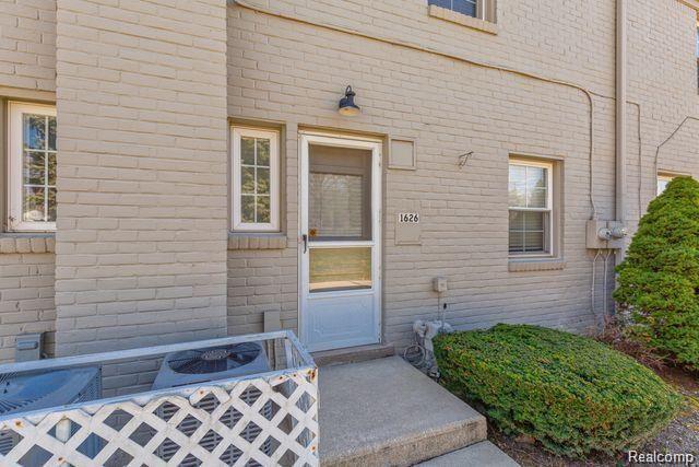 1626 Graefield Road, Unit 81 Birmingham, MI 48009 - Photo 19 of 24