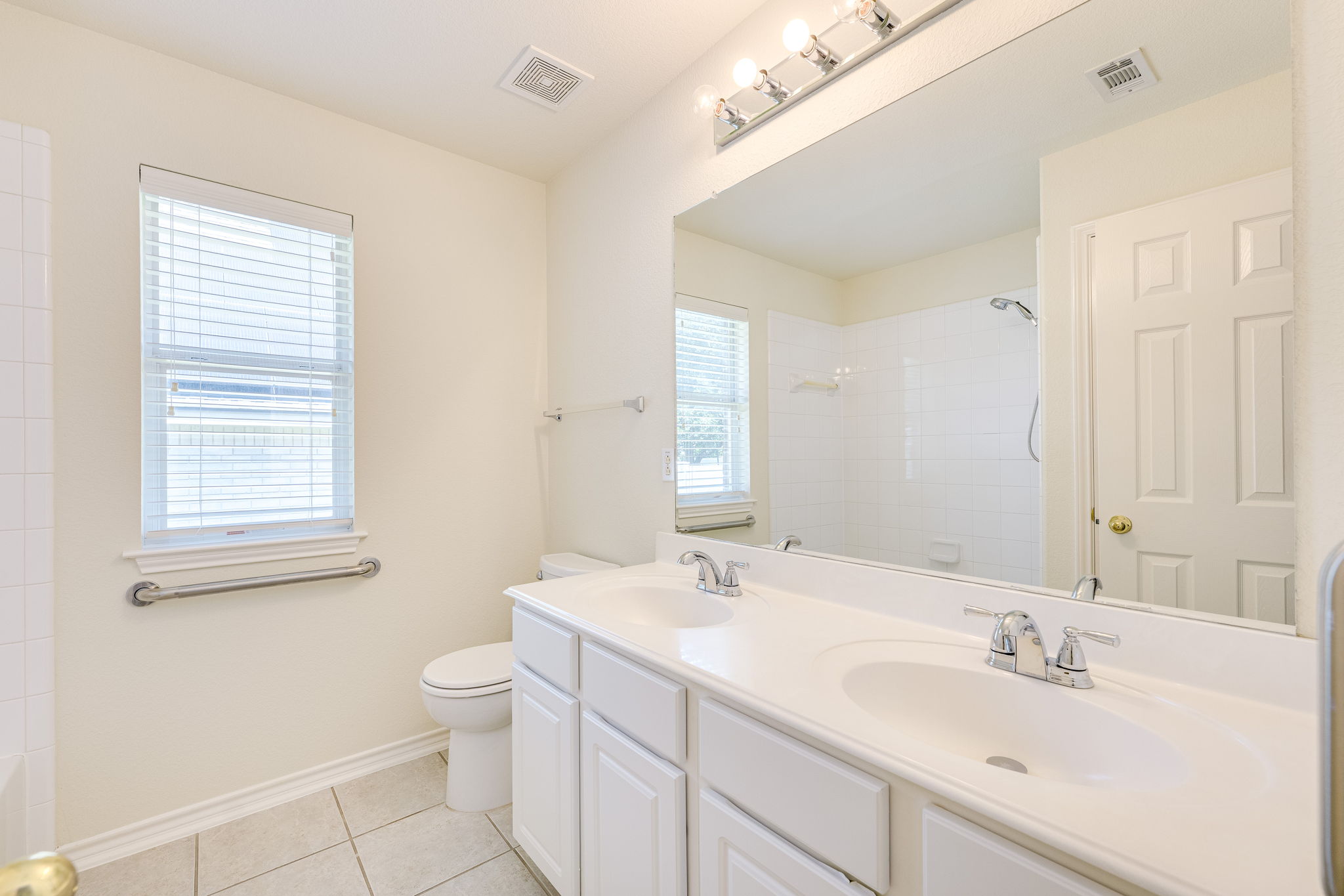 111 Arrowhead Lane Georgetown, TX 78628 - Photo 33 of 40 a bathroom with a sink a toilet and a large mirror