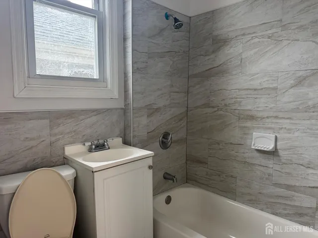 $1,980 | 214 Grant Street, Perth Amboy, NJ 08861