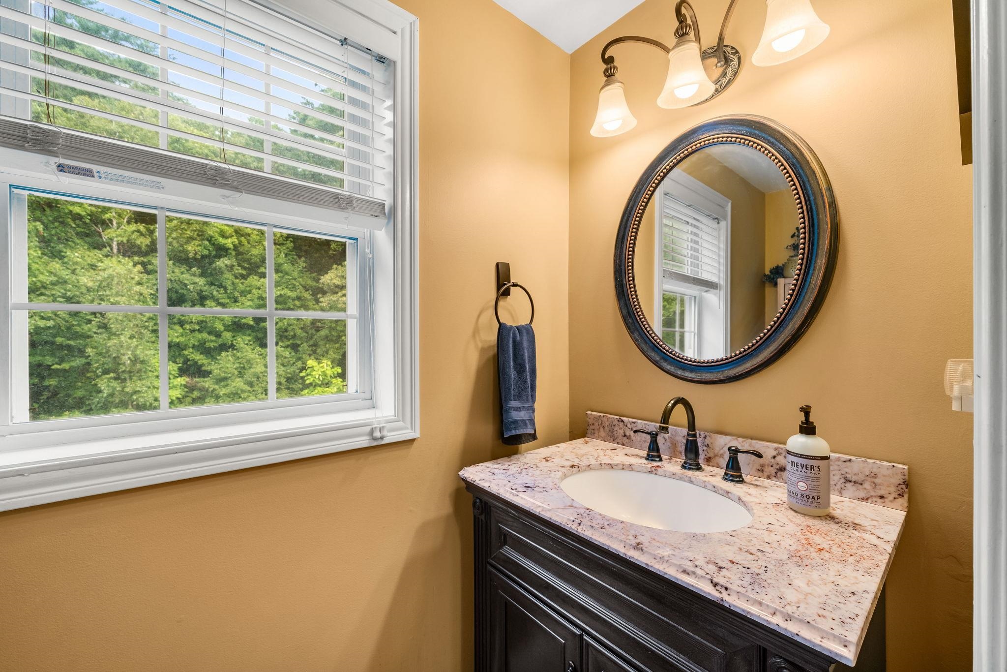 4 Squamscott Avenue Derry, NH 03038 - Photo 19 of 23