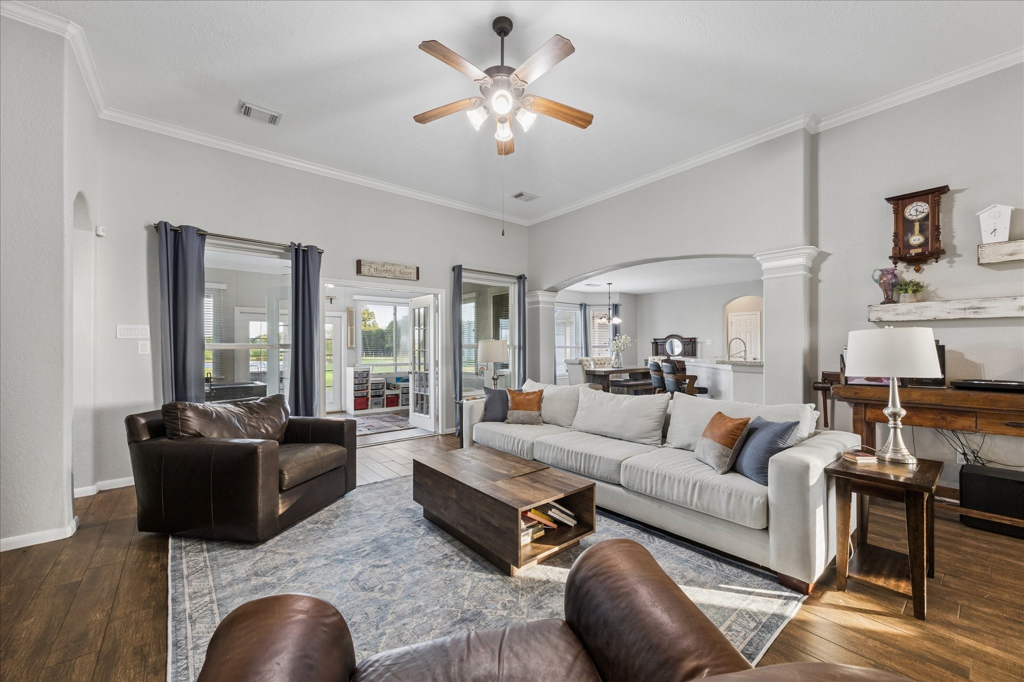 2702 Horseshoe Lane Rosharon, TX 77583 - Photo 18 of 43 Open living room designed for both everyday living and entertaining.