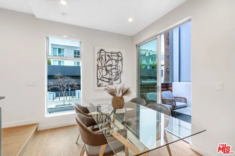 $5,999 | 853 1/2 North Detroit Street, Los Angeles, CA 90046