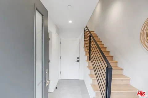 $5,999 | 853 1/2 North Detroit Street, Los Angeles, CA 90046