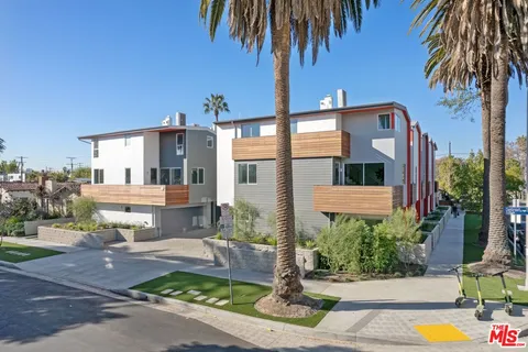 $5,999 | 853 1/2 North Detroit Street, Los Angeles, CA 90046