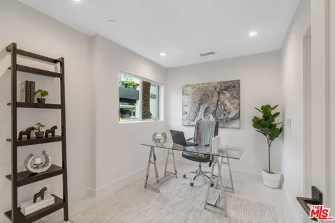 $5,999 | 853 1/2 North Detroit Street, Los Angeles, CA 90046