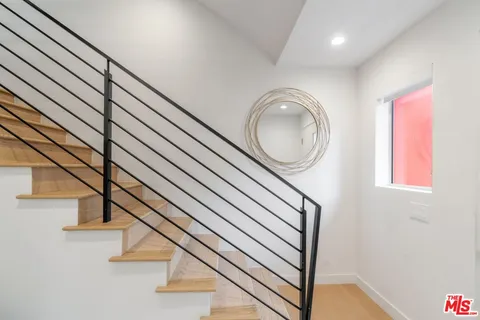 $5,999 | 853 1/2 North Detroit Street, Los Angeles, CA 90046