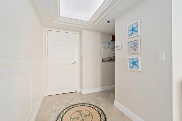 a view of entryway with workspace