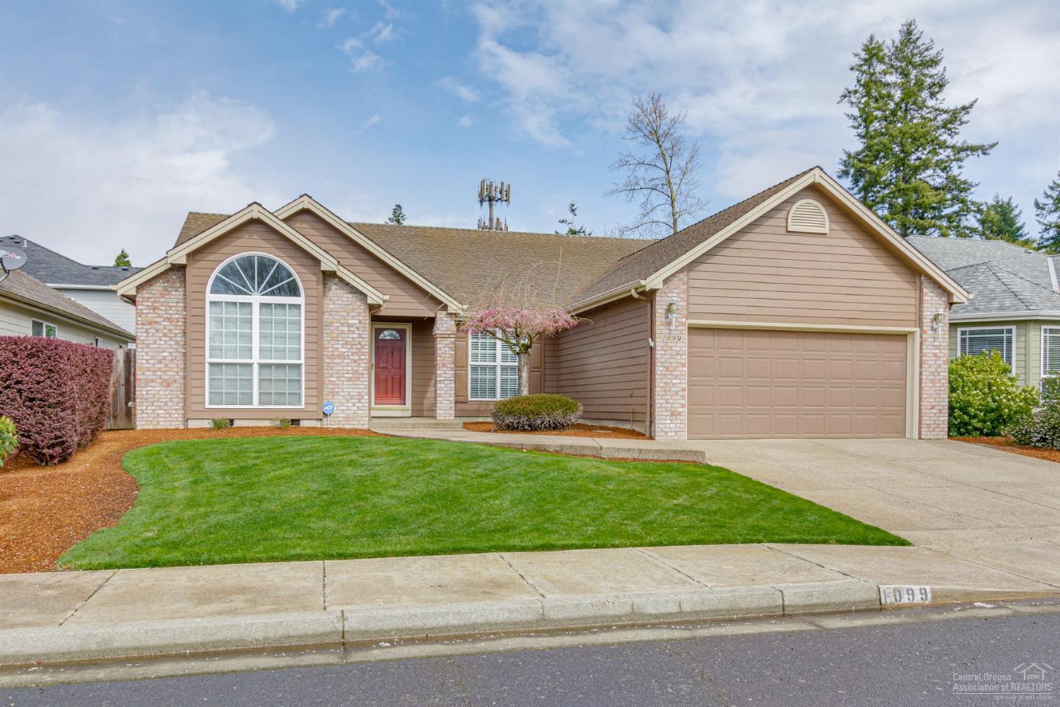1099 Chardonnay Loop Northeast Keizer, OR 97303 - Photo 1 of 25 Primary Photo