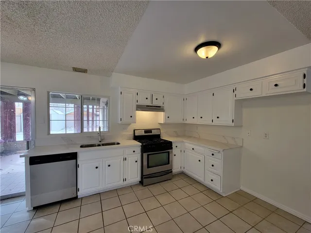 $3,000 | 37829 27th Street East, Palmdale, CA 93550