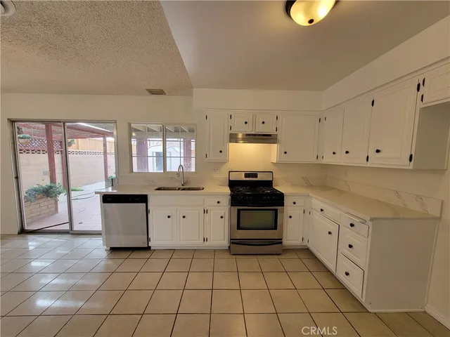 $3,000 | 37829 27th Street East, Palmdale, CA 93550