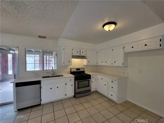 $3,000 | 37829 27th Street East, Palmdale, CA 93550