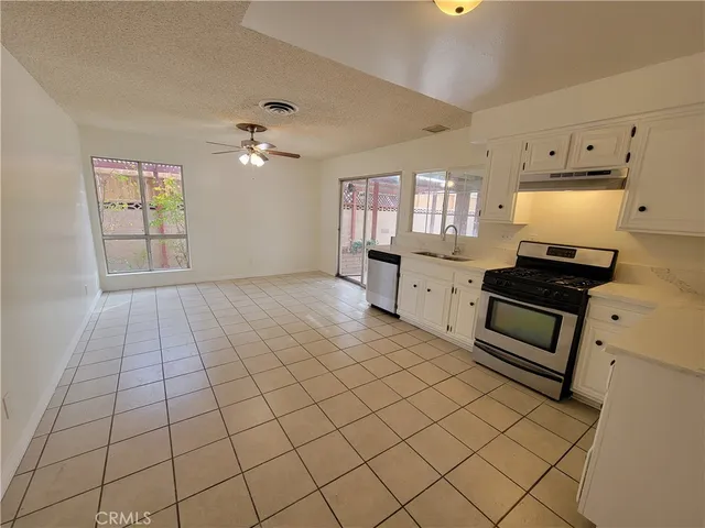 $3,000 | 37829 27th Street East, Palmdale, CA 93550