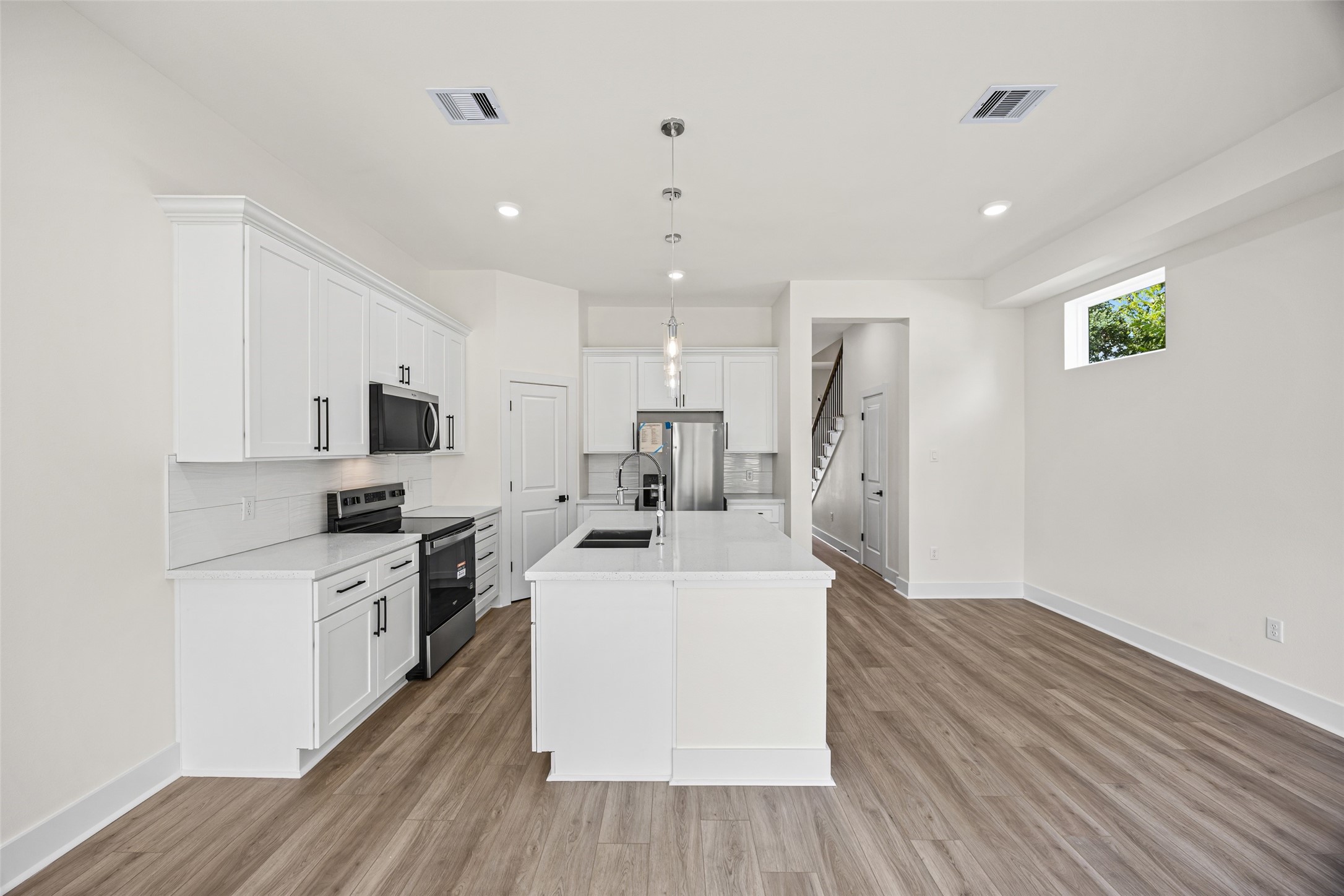 443 Hahlo Street Houston, TX 77020 - Photo 12 of 27 Kitchen