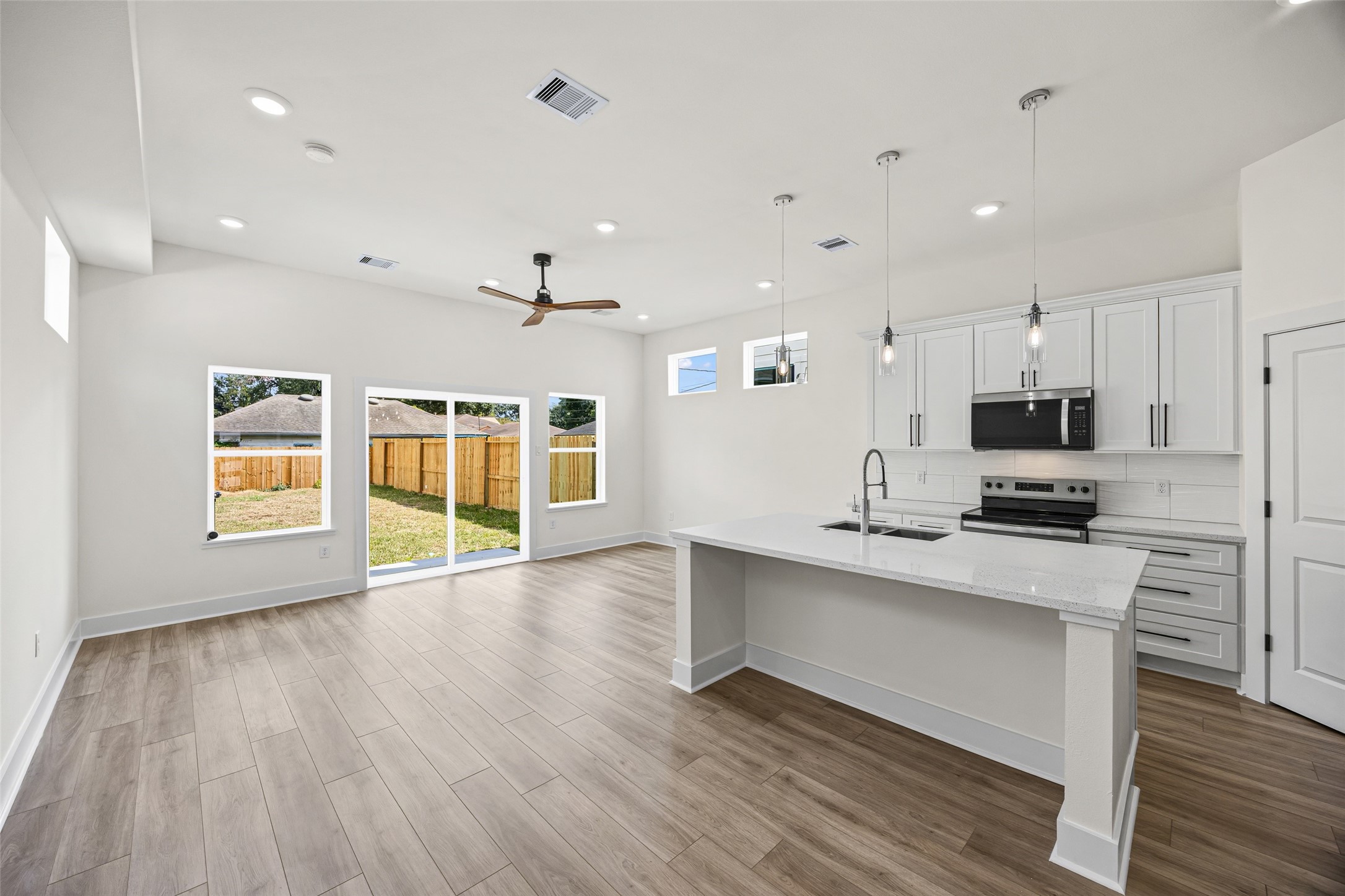 443 Hahlo Street Houston, TX 77020 - Photo 9 of 27 Open Kitchen & Living Room