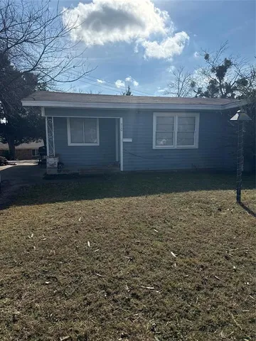 $1,300 | 910 Circle Drive, Bowie, TX 76230