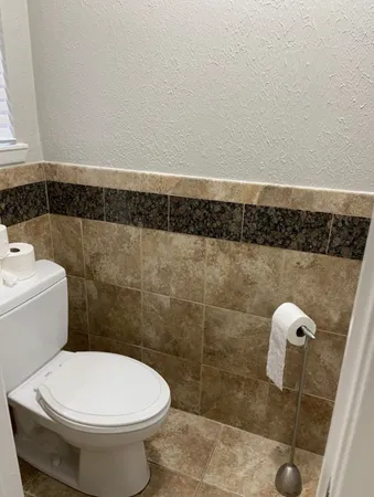 $1,975 | 6018 Elkwood Forest Drive, Houston, TX 77088