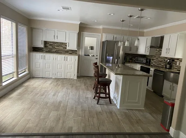 $1,975 | 6018 Elkwood Forest Drive, Houston, TX 77088