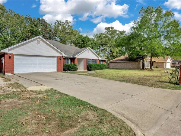 $314,500 | 286 Hunters Glen Drive, Hudson, TX 75904