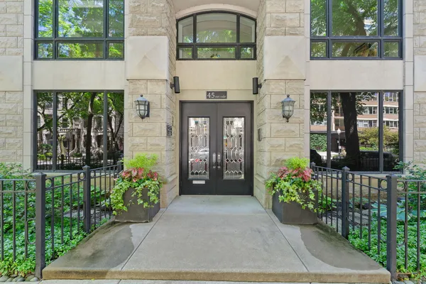 $2,675,000 | 45 East Cedar Street, Unit 200, Chicago, IL 60611