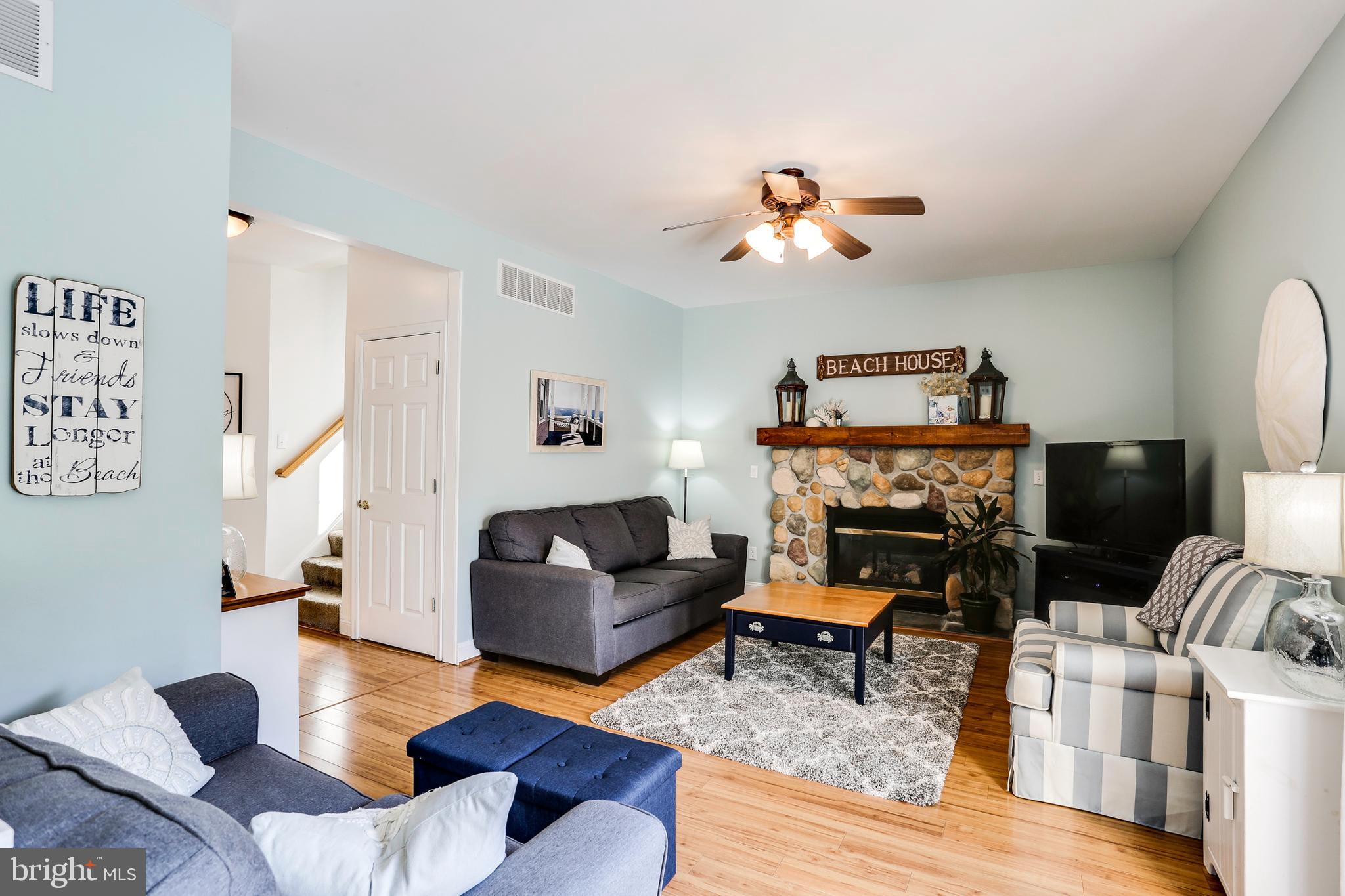 407 River Road Arnold, MD 21012 - Photo 12 of 31 Family Room with gas fireplace