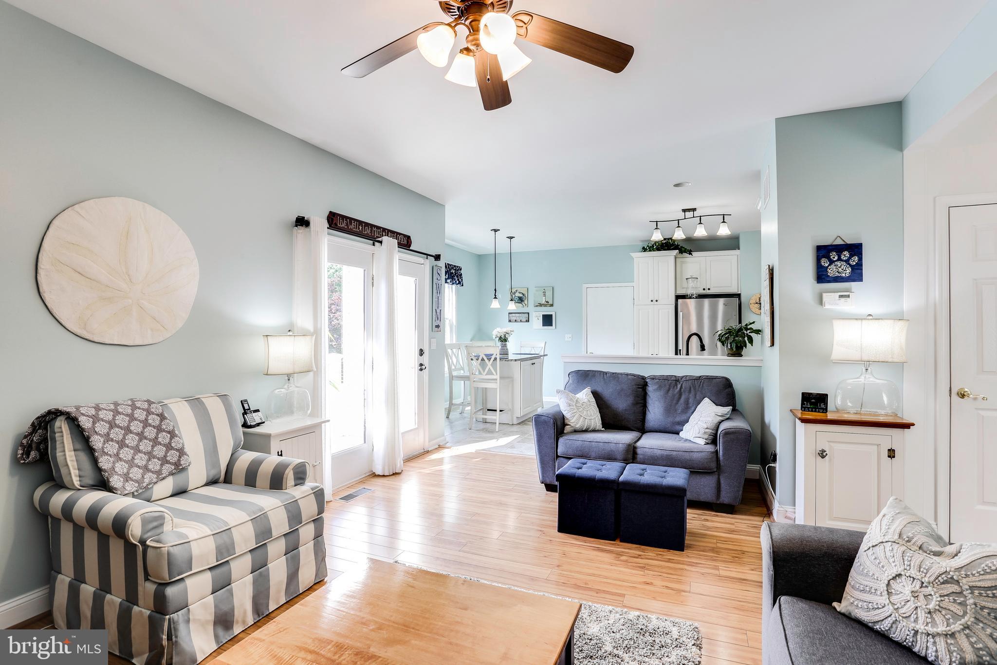 407 River Road Arnold, MD 21012 - Photo 13 of 31 Open concept Family Room, great for entertaining!