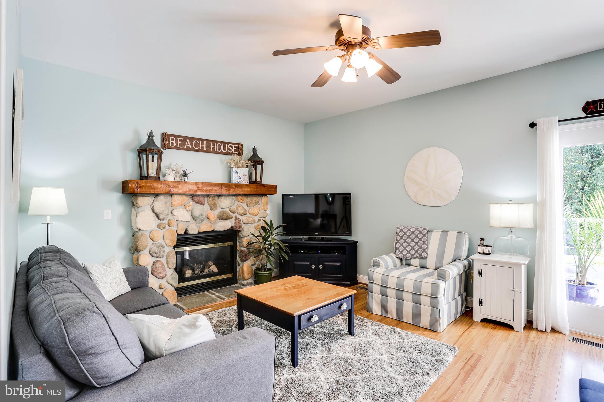 407 River Road Arnold, MD 21012 - Photo 14 of 31 Family Room with direct access to rear deck/pool