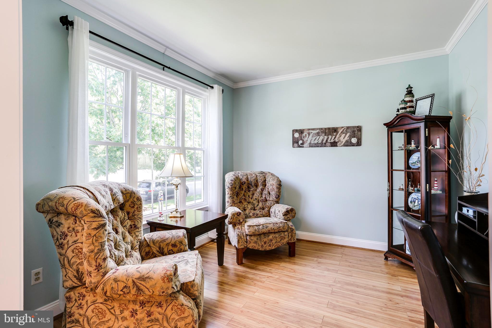 407 River Road Arnold, MD 21012 - Photo 6 of 31 Sitting area/Office space
