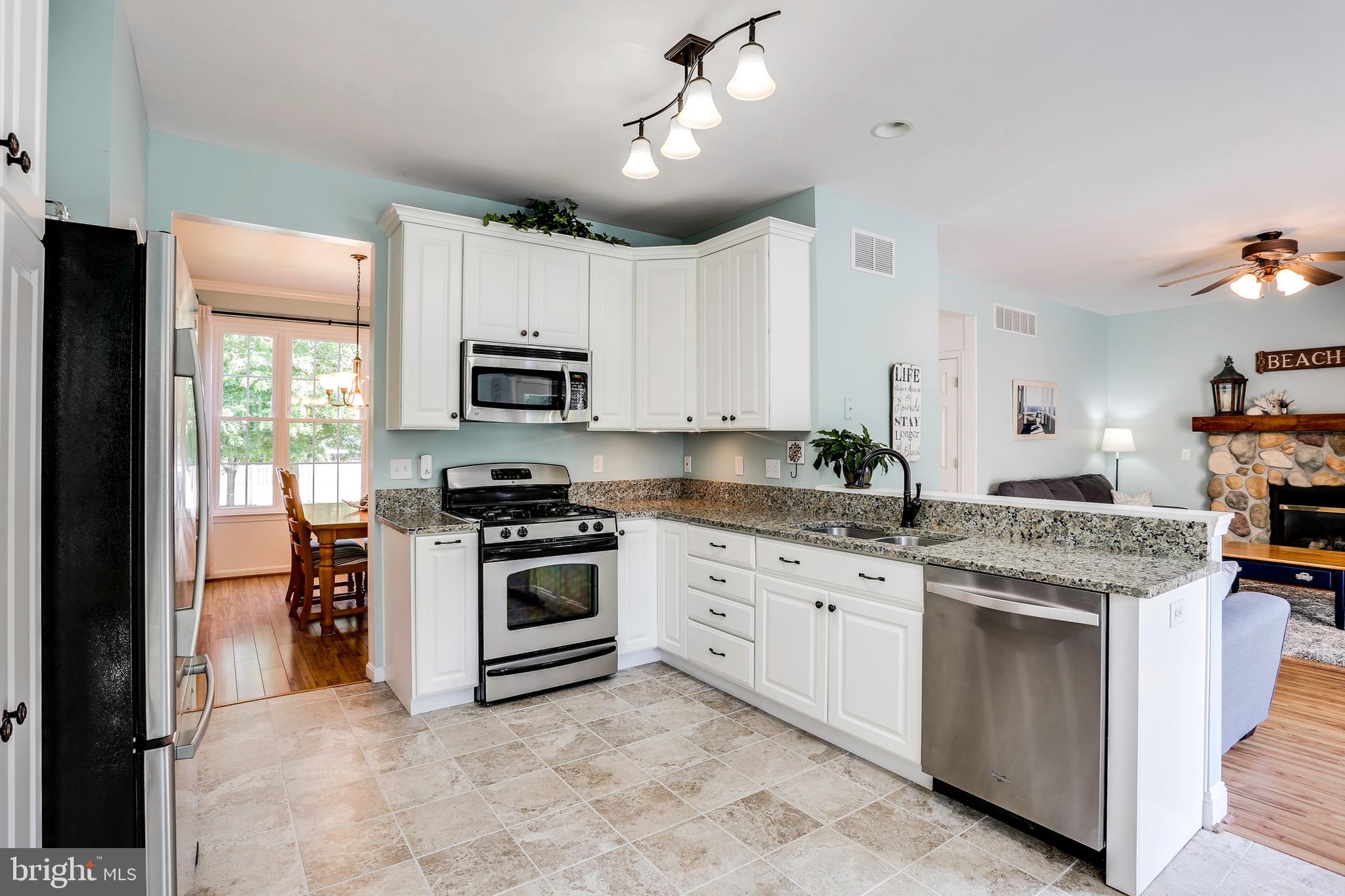 407 River Road Arnold, MD 21012 - Photo 10 of 31 Kitchen open to Family Room