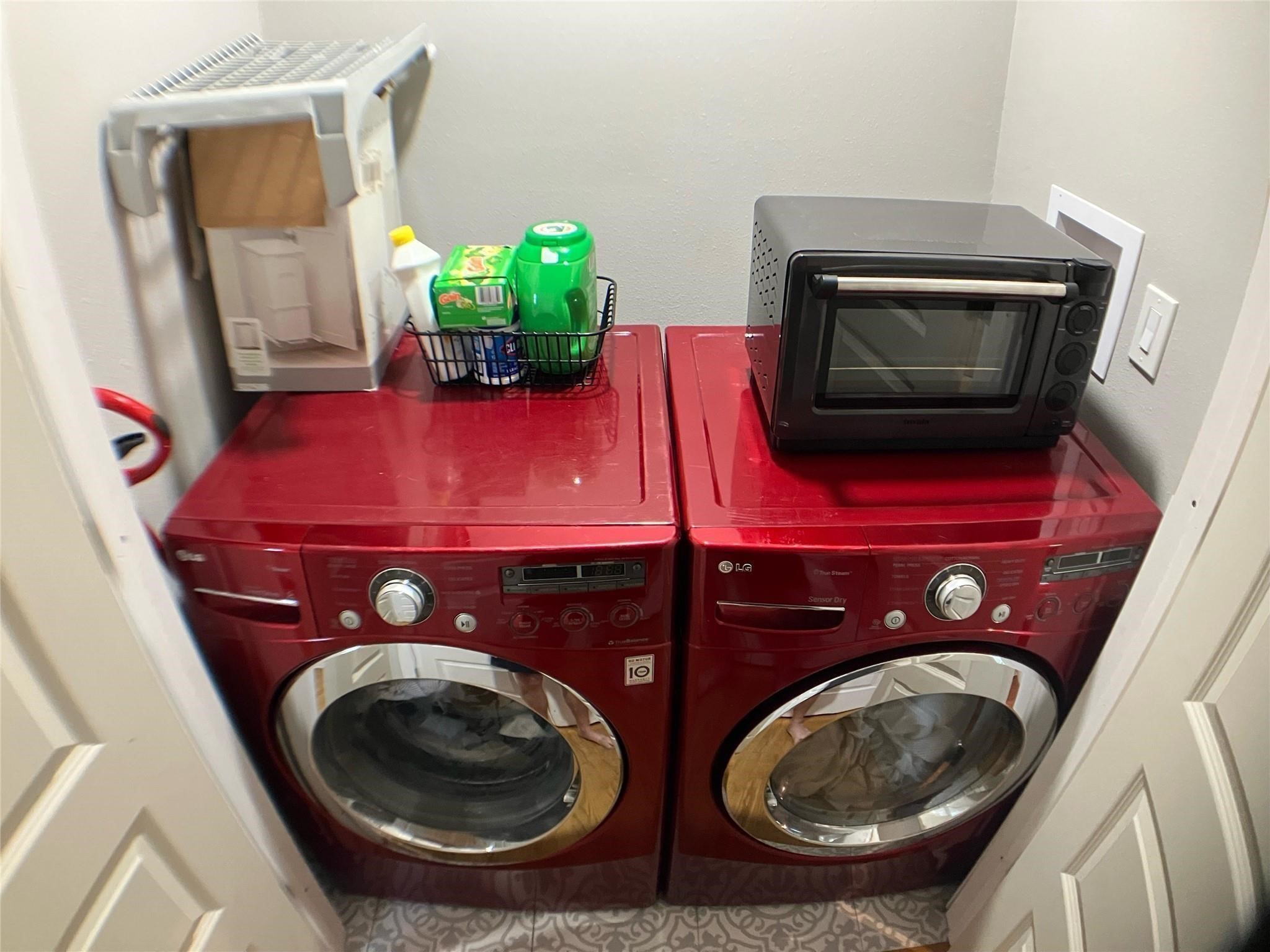 3027 Guese Road Houston, TX 77018 - Photo 19 of 22 Full-size washer and dryer area conveniently located inside the home for everyday ease and functionality.